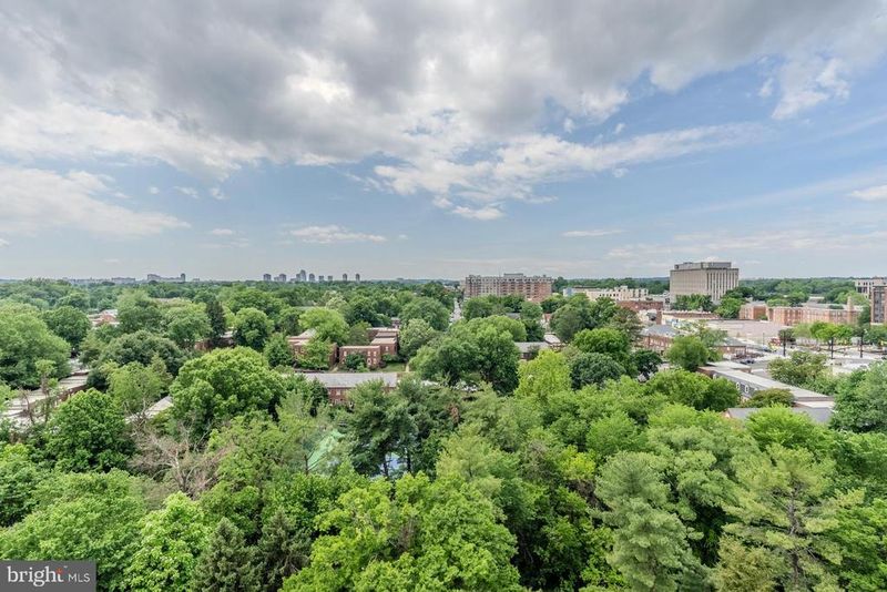 1016 S Wayne St #910, Arlington, VA 22204