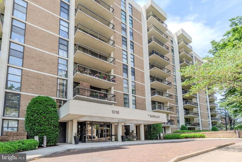 1016 S Wayne St #910, Arlington, VA 22204
