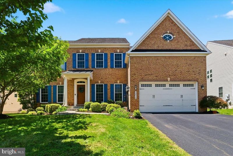 42414 Pine Forest Dr, Chantilly, VA 20152