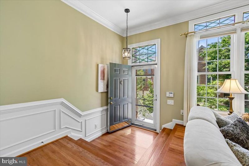 9574 Lagersfield Cir, Vienna, VA 22181