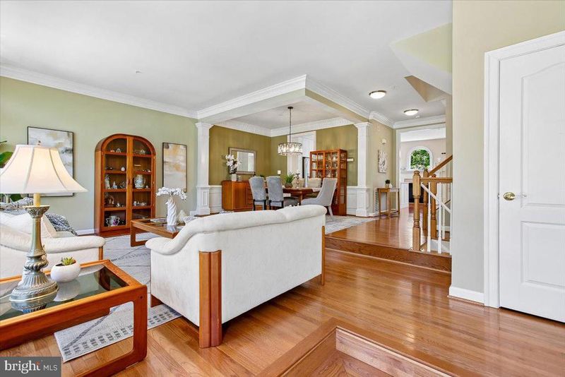 9574 Lagersfield Cir, Vienna, VA 22181