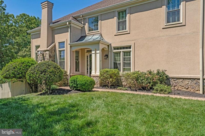 10003 Donal Ln, Vienna, VA 22181