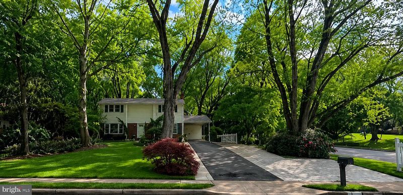 6710 Sydenstricker Rd, Springfield, VA 22152