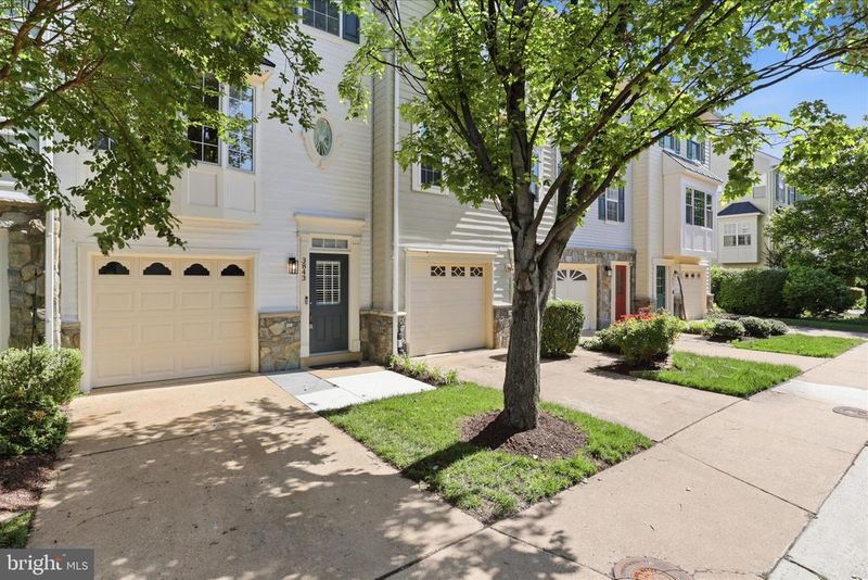 3843 Watkins Mill Dr, Alexandria, VA 22304