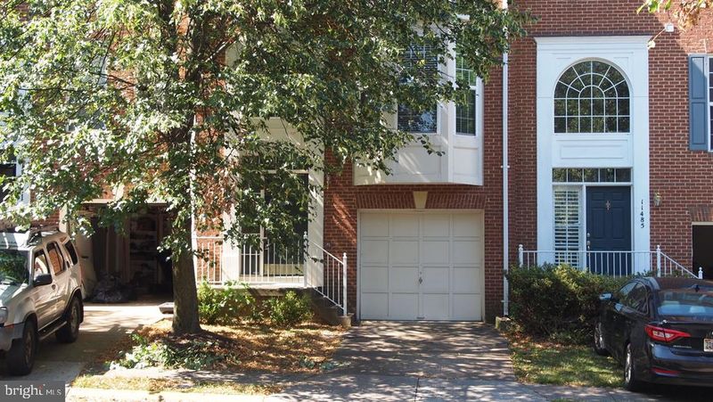 11483 Carriage Ct, Fairfax, VA 22030