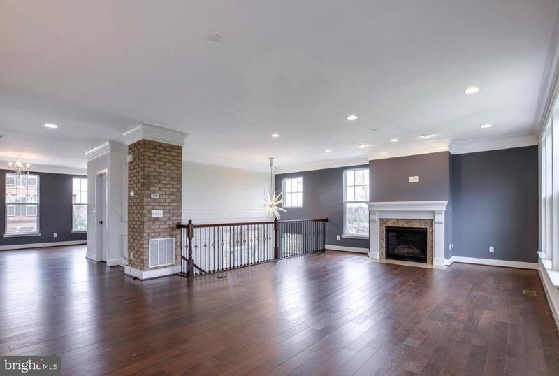 42610 Beckett Ter, Ashburn, VA 20148