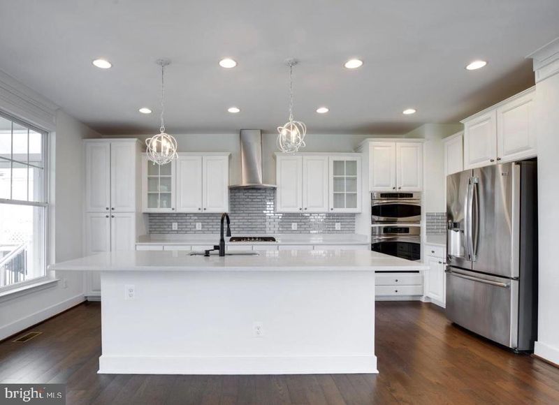 42610 Beckett Ter, Ashburn, VA 20148