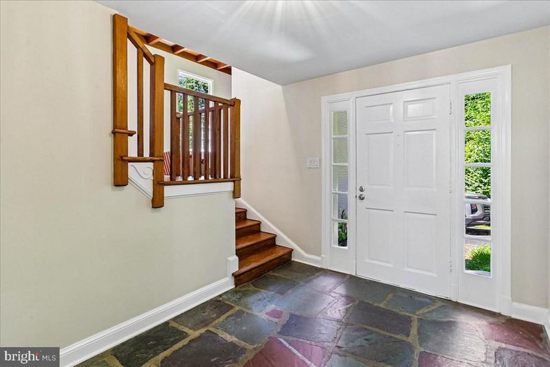 12811 Lacy Dr, Silver Spring, MD 20904