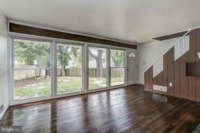 517 Calvin Ln, Rockville, MD 20851