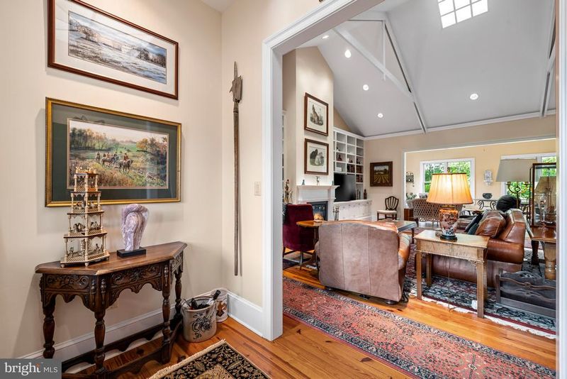 20147 Woodtrail Rd, Round Hill, VA 20141