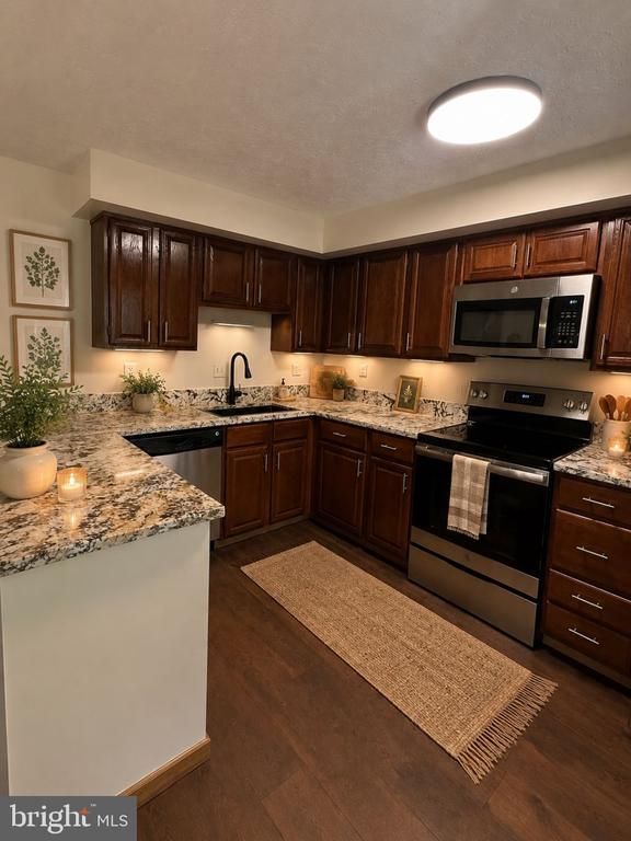 6830 Montivideo Square Ct, Falls Church, VA 22043