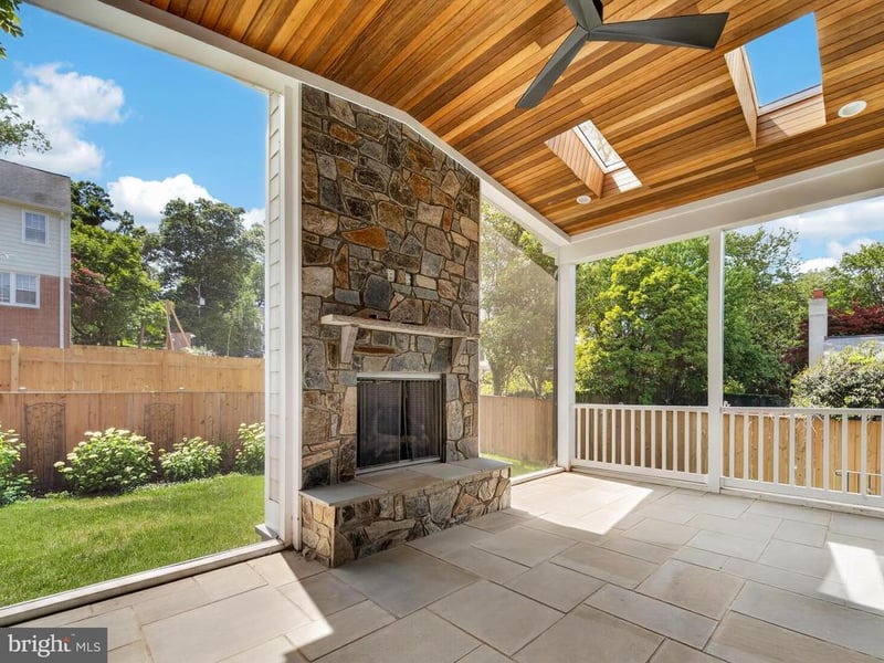 7700 Leesburg Dr, Bethesda, MD 20817