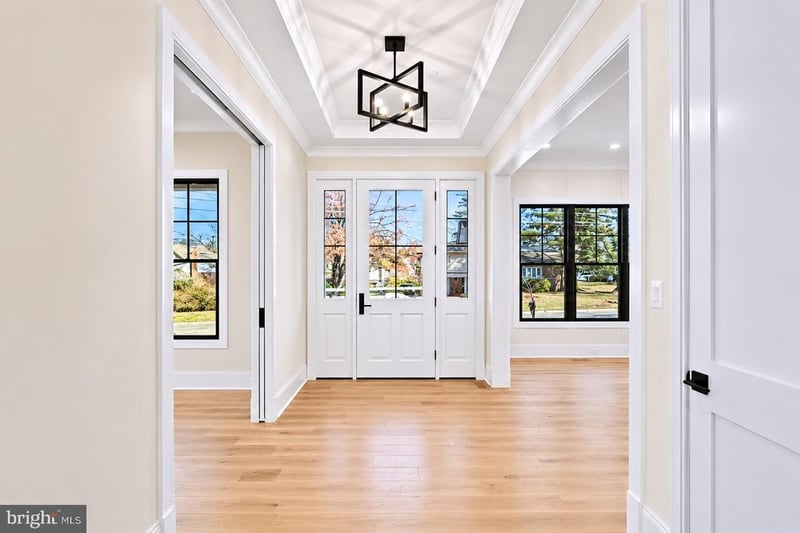 7700 Leesburg Dr, Bethesda, MD 20817