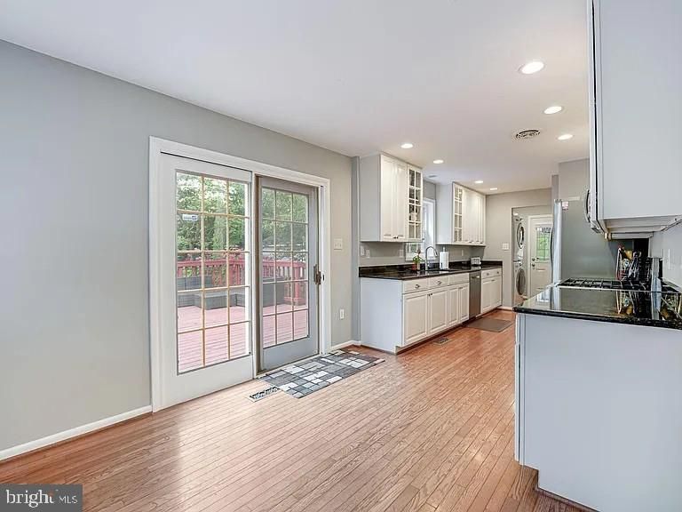 2221 Senseney Ln, Falls Church, VA 22043