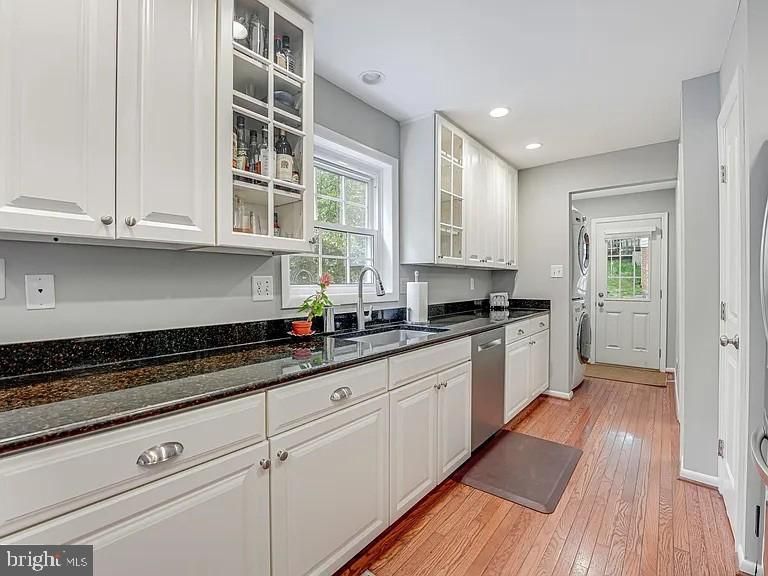 2221 Senseney Ln, Falls Church, VA 22043