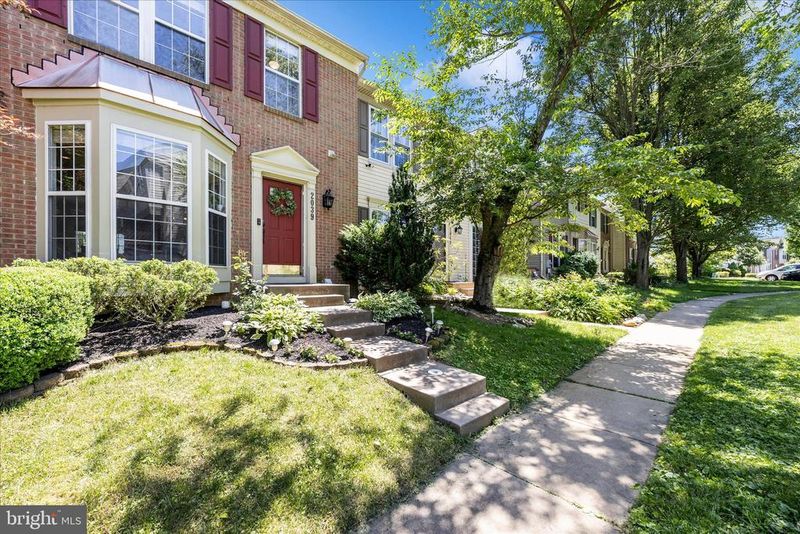 2039 Sumner Dr, Frederick, MD 21702