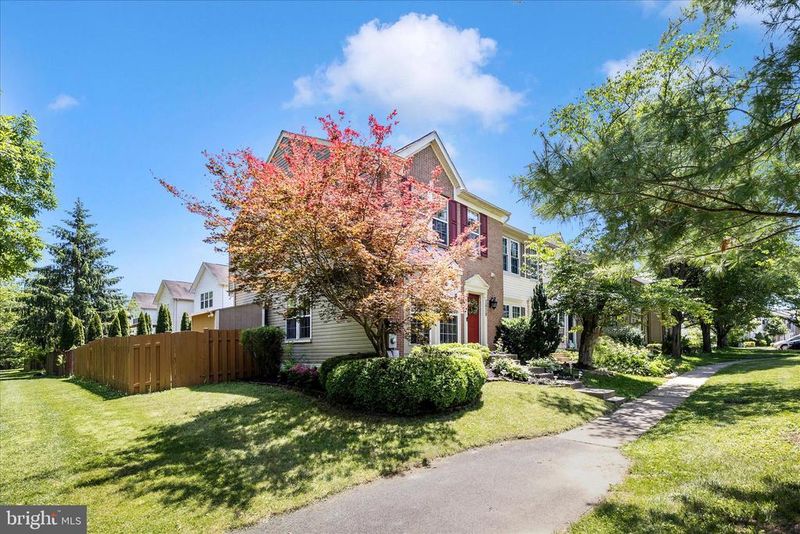 2039 Sumner Dr, Frederick, MD 21702