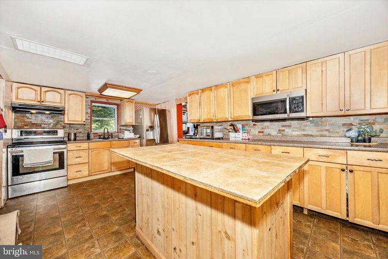 14721 Albert Staub Rd, Thurmont, MD 21788
