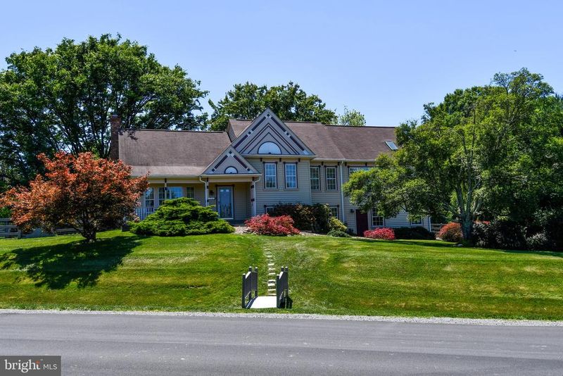 11061 Tottenham Ln, Reston, VA 20194