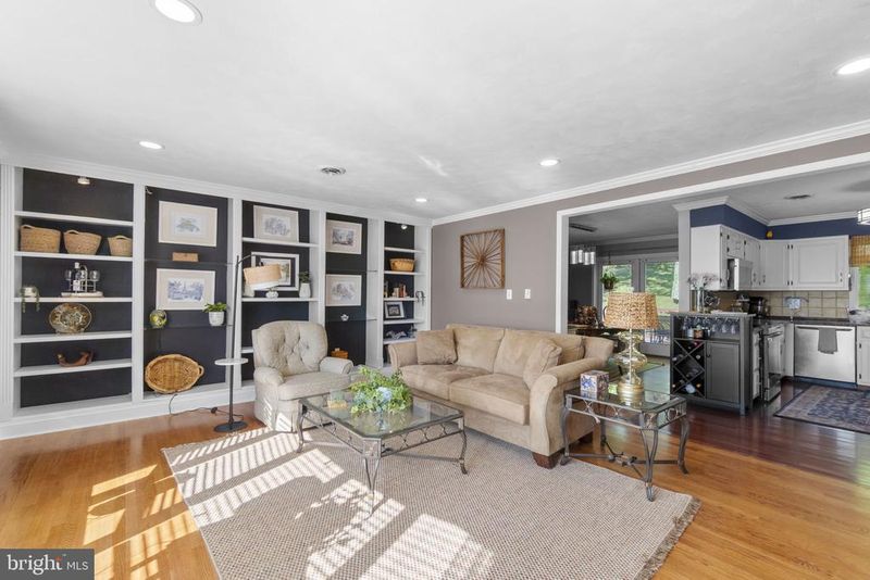 13724 Hillside Ave, Thurmont, MD 21788
