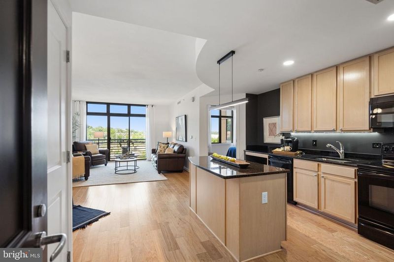 2720 S Arlington Mill Dr #616, Arlington, VA 22206