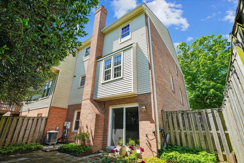 10109 Langhorne Ct, Bethesda, MD 20817