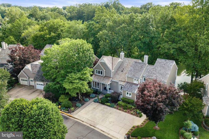 4752 Timber Ridge Dr, Montclair, VA 22025