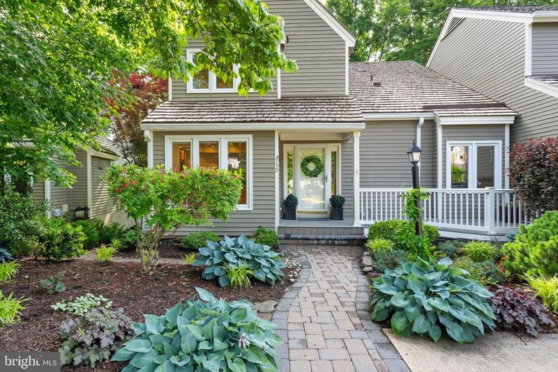 4752 Timber Ridge Dr, Montclair, VA 22025