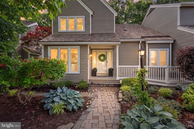 4752 Timber Ridge Dr, Montclair, VA 22025