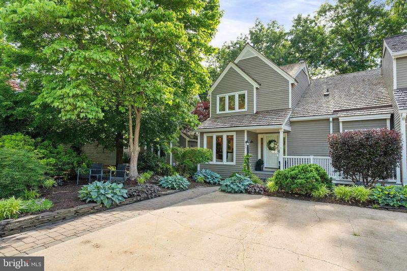4752 Timber Ridge Dr, Montclair, VA 22025