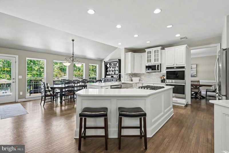 42498 Longacre Dr, Chantilly, VA 20152