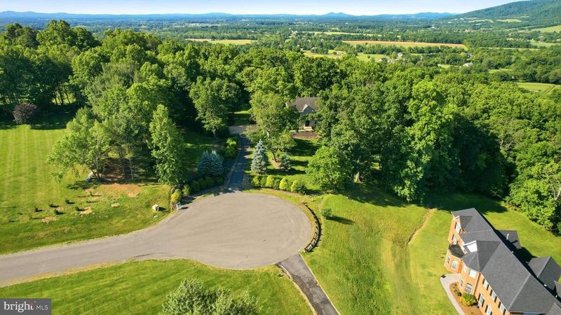 34905 Gidney Ct, Round Hill, VA 20141