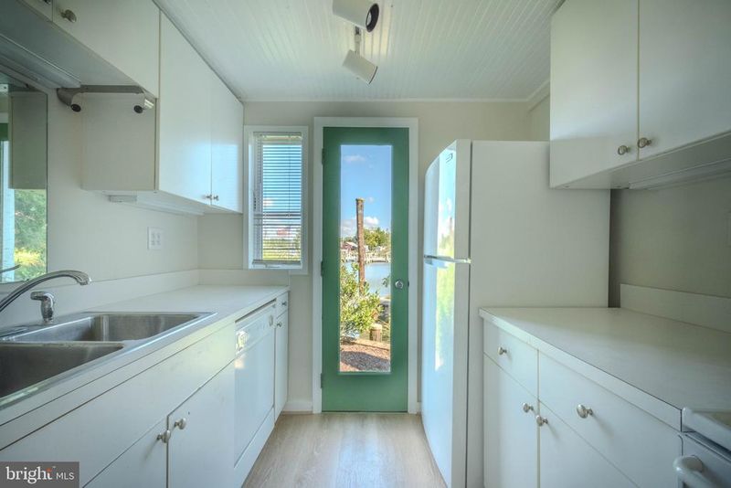 6062 Drum Point Rd, Deale, MD 20751