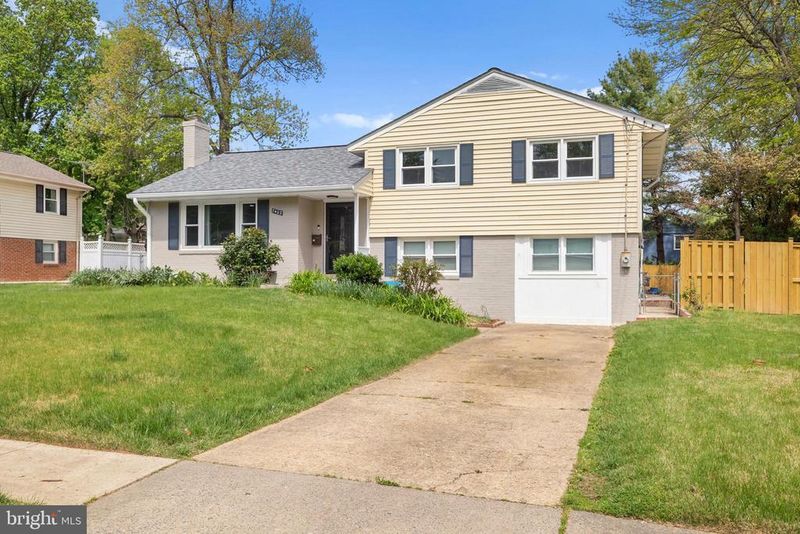 7402 Dunston St, Springfield, VA 22151