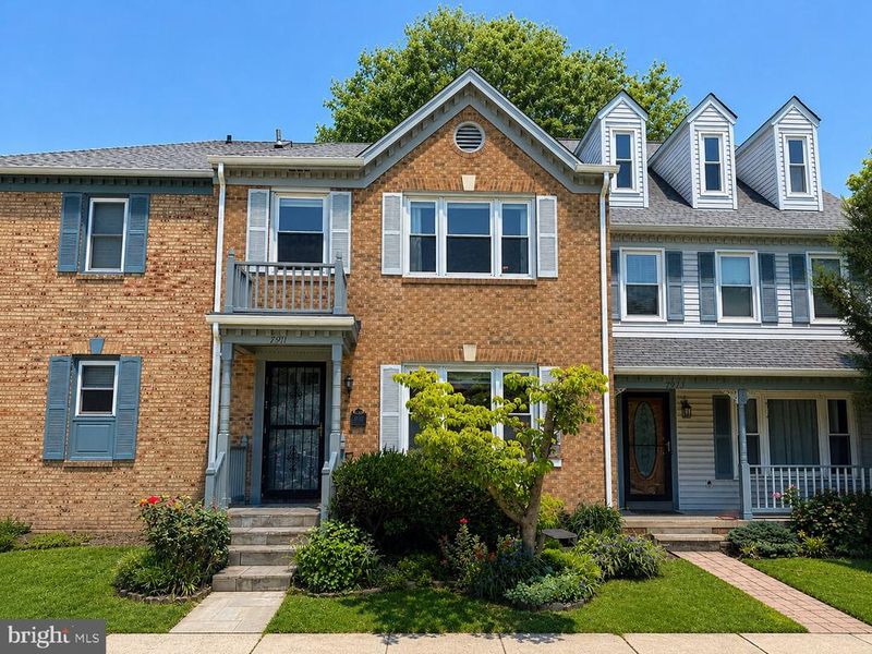 7911 Yancey Dr, Falls Church, VA 22042