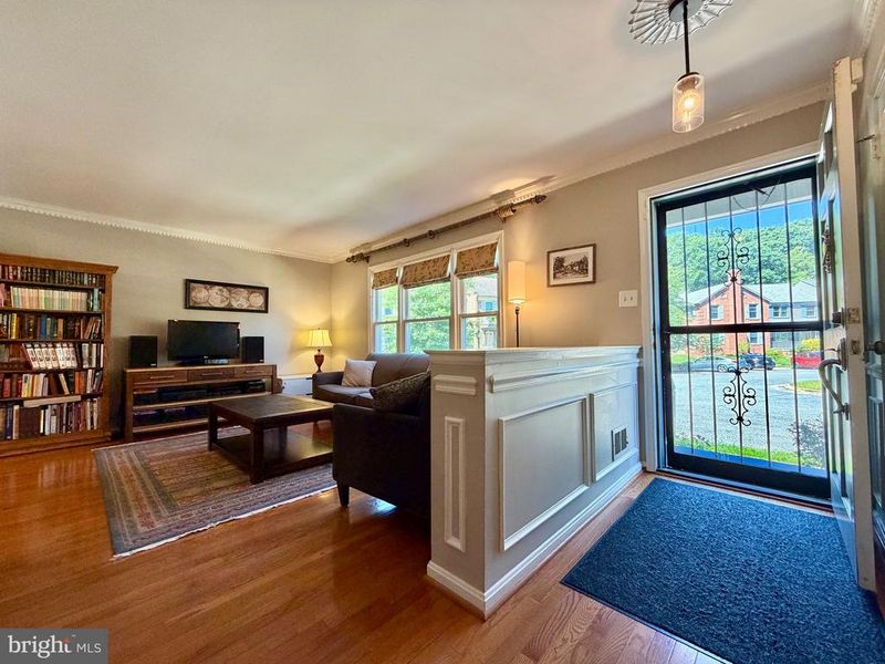 7911 Yancey Dr, Falls Church, VA 22042