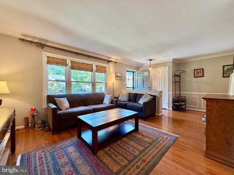 7911 Yancey Dr, Falls Church, VA 22042