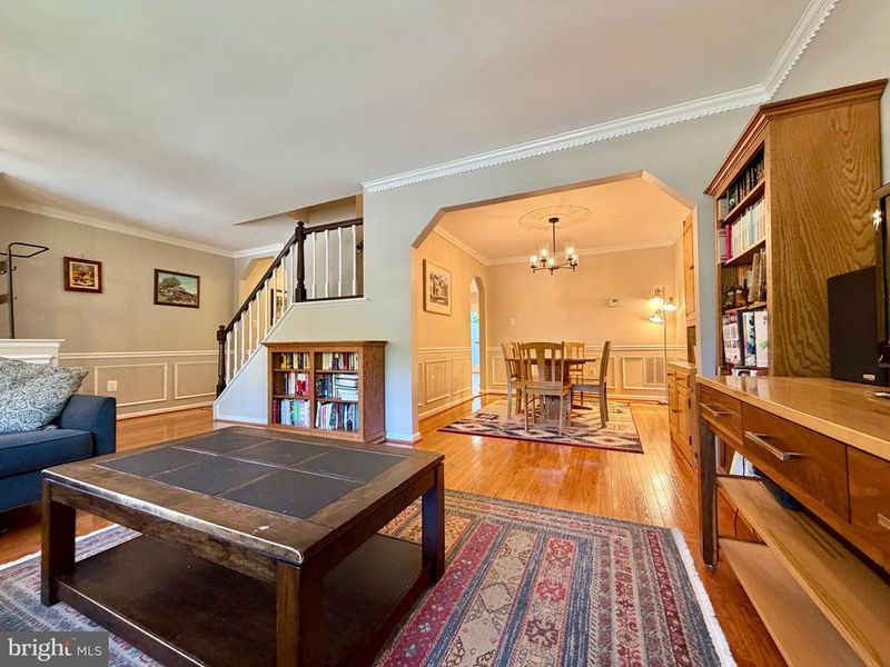 7911 Yancey Dr, Falls Church, VA 22042