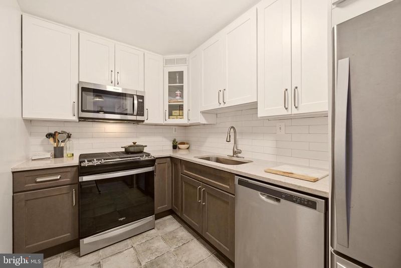 801 N Pitt St #1601, Alexandria, VA 22314