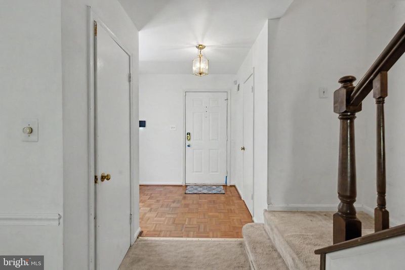 27 Aldridge Ct, Sterling, VA 20165