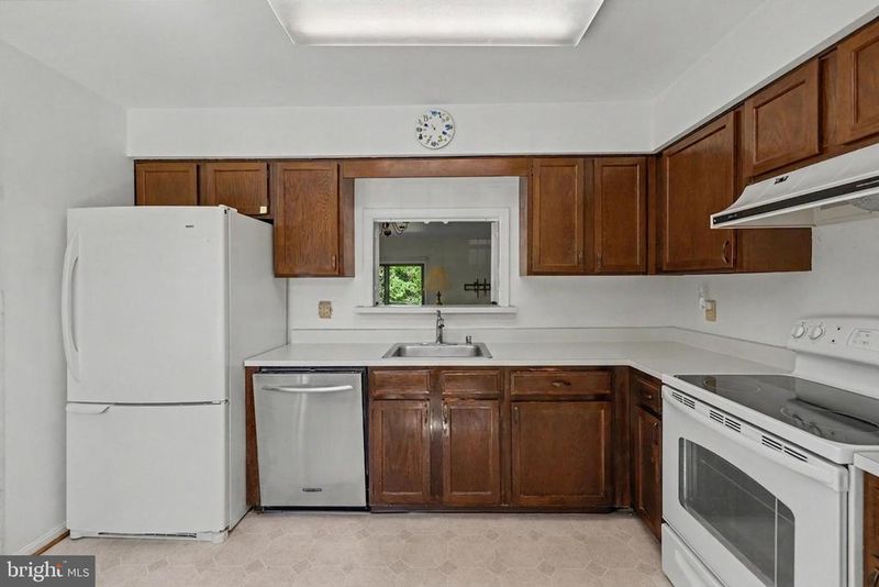 27 Aldridge Ct, Sterling, VA 20165