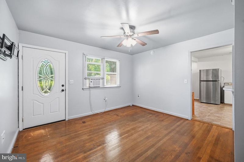 44 S Woodlawn Ave, Hamilton, VA 20158
