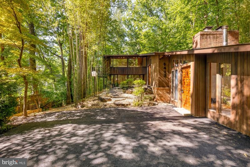 6412 Recreation Ln, Falls Church, VA 22041