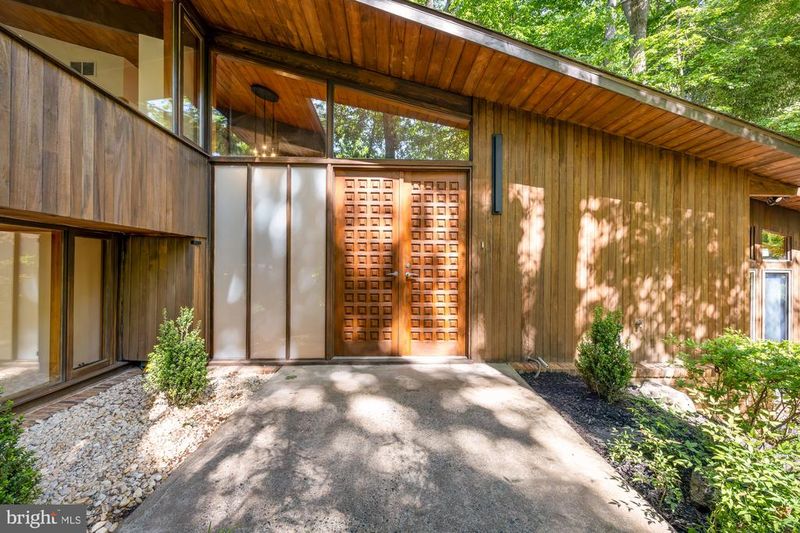 6412 Recreation Ln, Falls Church, VA 22041