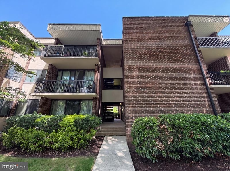 9907 Blundon Dr #302, Silver Spring, MD 20902