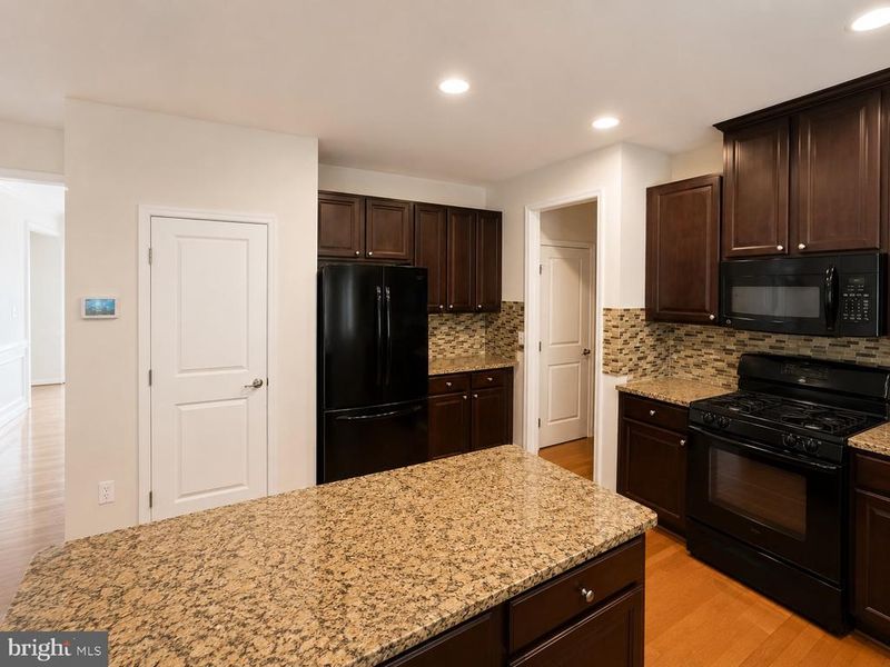 11 Braewood Dr, Stafford, VA 22556