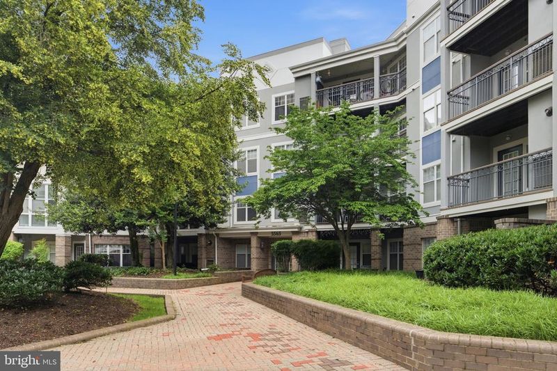 5565 Seminary Rd #313, Falls Church, VA 22041