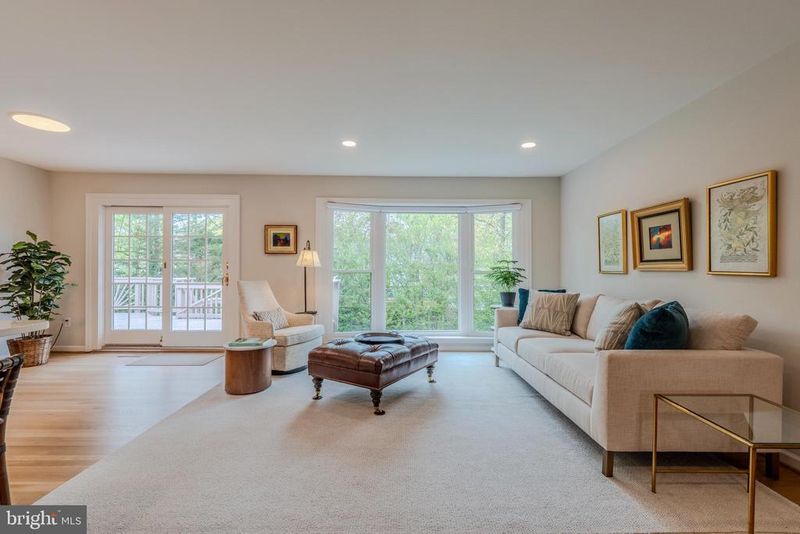 1706 Burning Tree Dr, Vienna, VA 22182