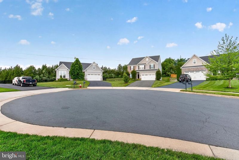 26732 Kentoaks Ct, Chantilly, VA 20152