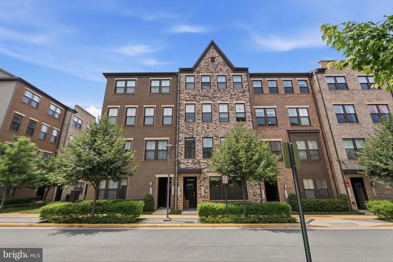 45208 Lettermore Sq, Sterling, VA 20166